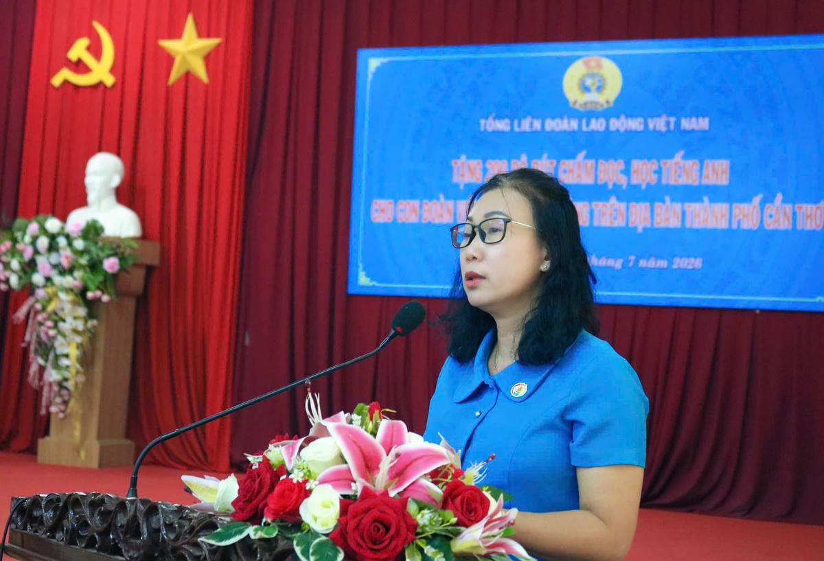 Phó Chủ tịch LĐLĐ TP Cần Thơ Trần Ngọc Mỹ phát biểu tại chương trình. Ảnh: Tuệ Yên.