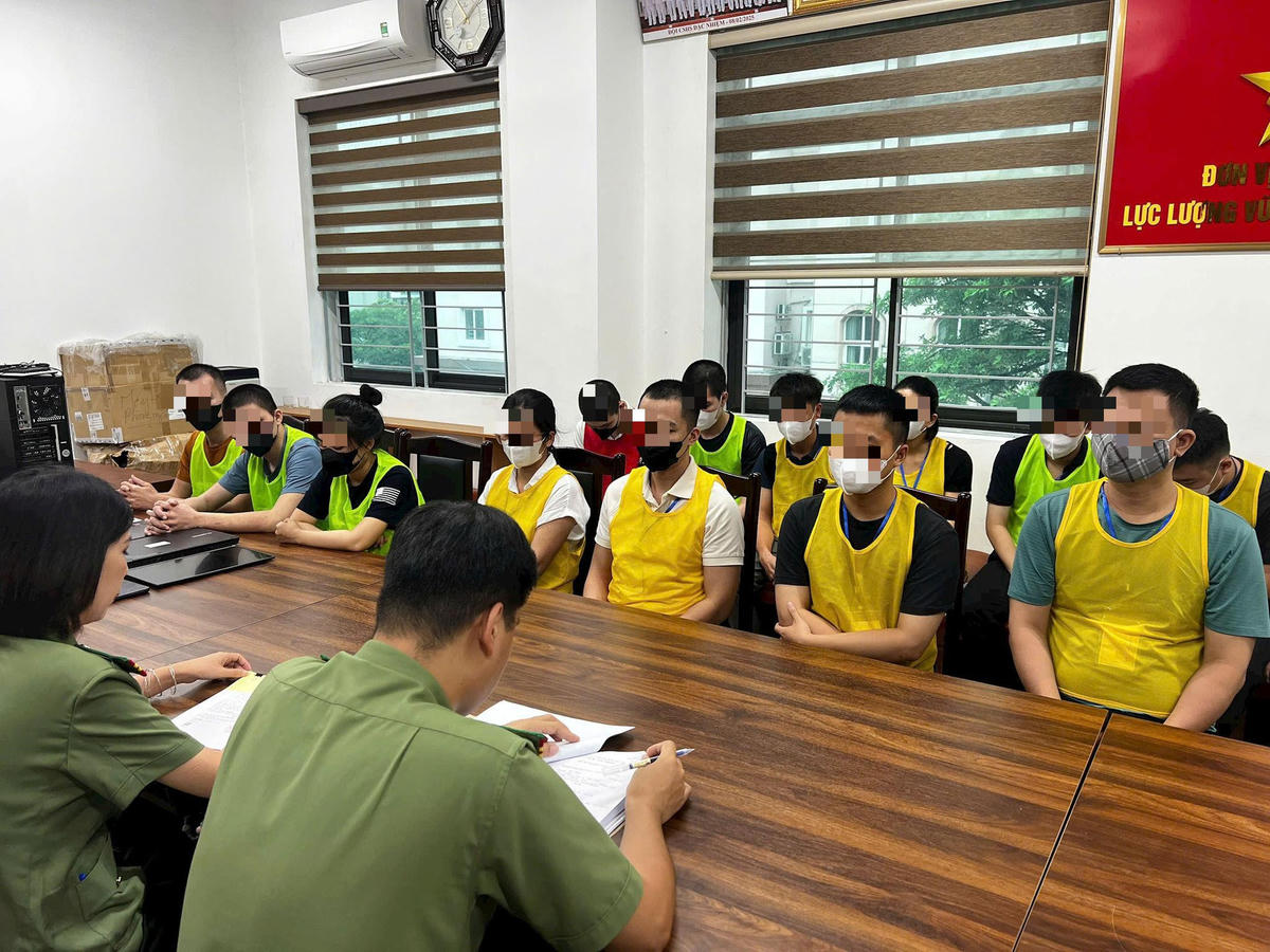 Nhóm đối tượng liên quan vụ án.