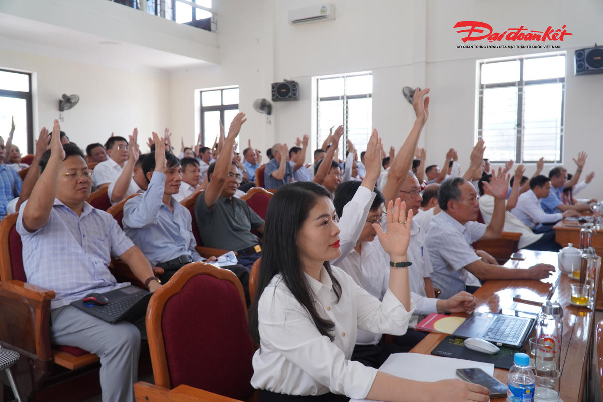 Ủy viên Ủy ban MTTQ Việt Nam tỉnh Hà Tĩnh tiến hành hiệp thương cử bổ sung Uỷ viên. Ảnh: HN.