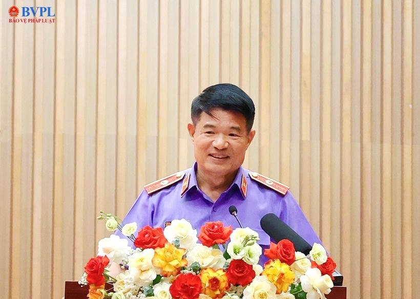 Đồng chí Nguyễn Huy Tiến, Ủy viên Trung ương Đảng, Bí thư Đảng uỷ, Viện trưởng Viện KSND tối cao phát biểu chỉ đạo tại Hội nghị học tập, quán triệt thực hiện Chỉ thị số 06-CT/TW ngày 06/6/2026 của Bộ Chính trị về tăng cường sự lãnh đạo của Đảng đối với công tác kiểm sát nhân dân trong giai đoạn mới, vừa được tổ chức tại Hà Nội.