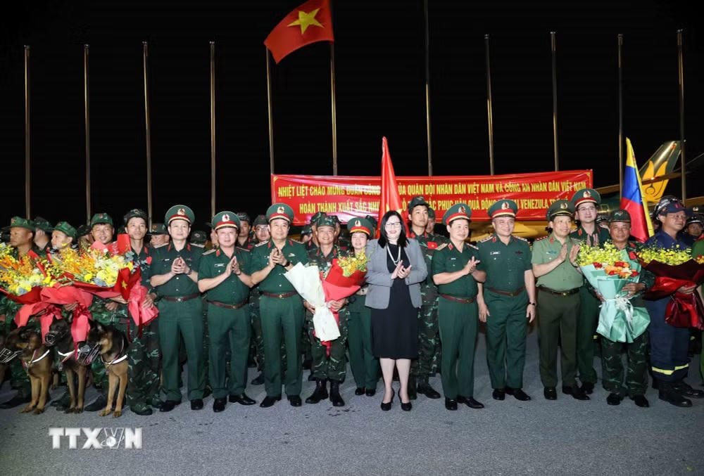 ttxvn-doan-cuu-nan-cuu-ho-viet-nam-hoan-thanh-nhiem-vu-ve-den-ha-noi-3.jpg
