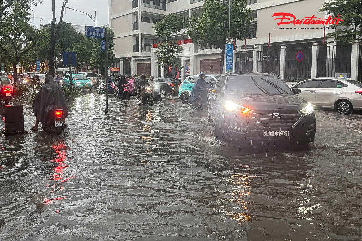 Hà Nội có mưa to vào chiều tối, đề phòng ngập úng