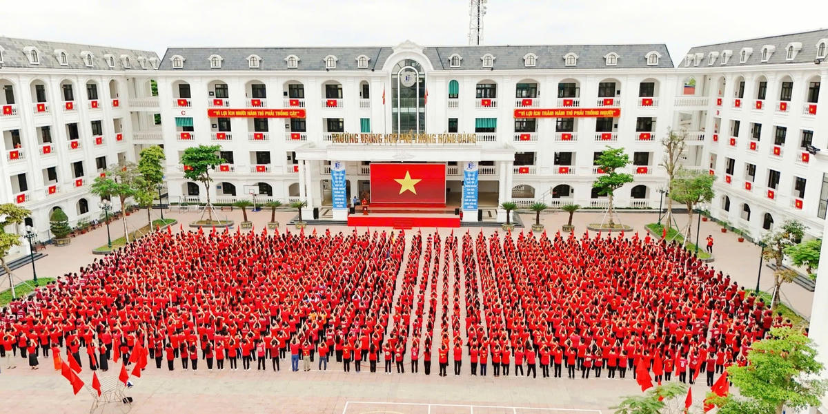 Trường THPT Hồng Bàng đạt trường chuẩn quốc gia. Ảnh: HB. 