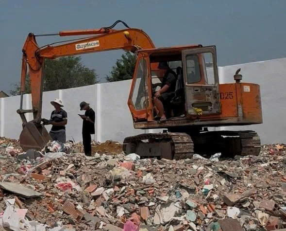 Khởi tố 6 đối tượng 'đổ trộm' gần 800 tấn chất thải