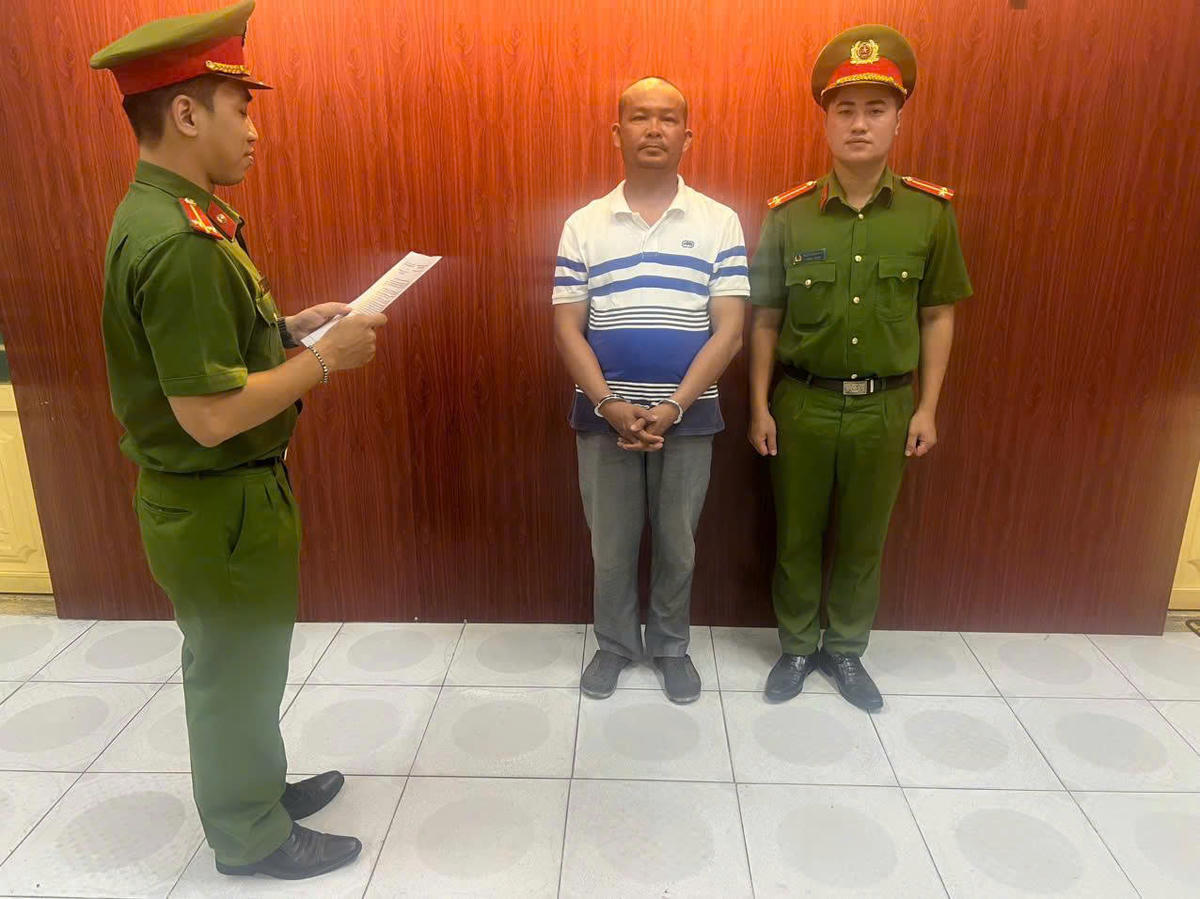 Khởi tố 6 đối tượng 'đổ trộm' gần 800 tấn chất thải