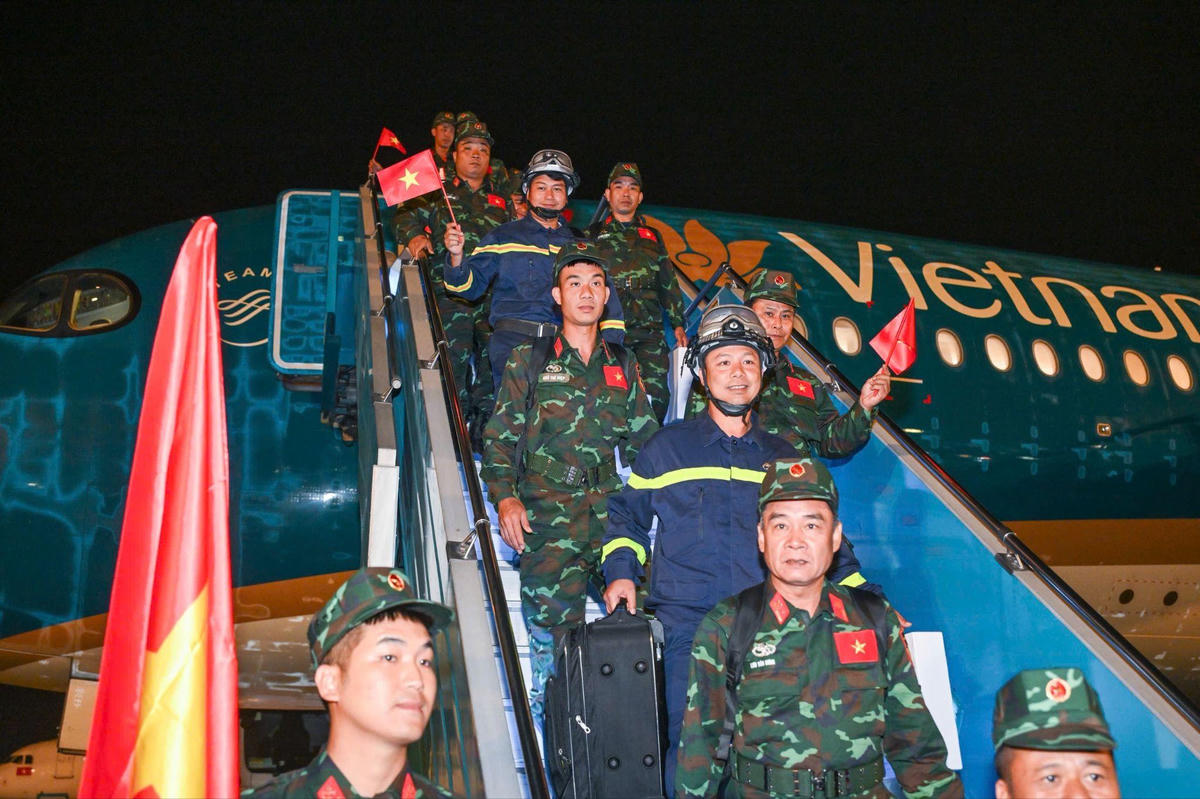 23h20 ngày 10/7, chuyến bay đặc biệt VN69 đã hạ cánh tại sân bay quốc tế Nội Bài, khép lại sứ mệnh nhân đạo đầy ý nghĩa.