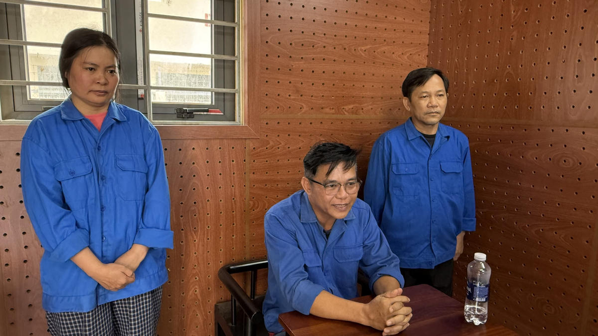 Các đối tượng tại cơ quan điều tra. Ảnh:SĐ.