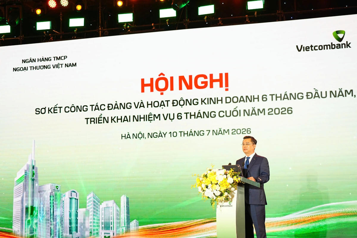Đ/c Nguyễn Thanh Tùng - Đại biểu Quốc hội khóa XVI, Bí thư Đảng ủy, Chủ tịch HĐQT Vietcombank phát biểu khai mạc hội nghị