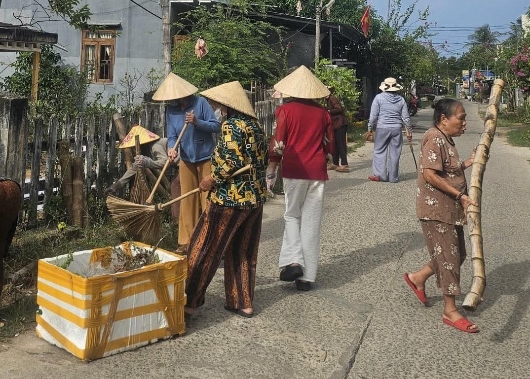 Nhiều tuyến đường khu dân cư ở phường Quảng Phú dọn vệ sinh sạch đẹp, thông thoáng. Ảnh: NT.
