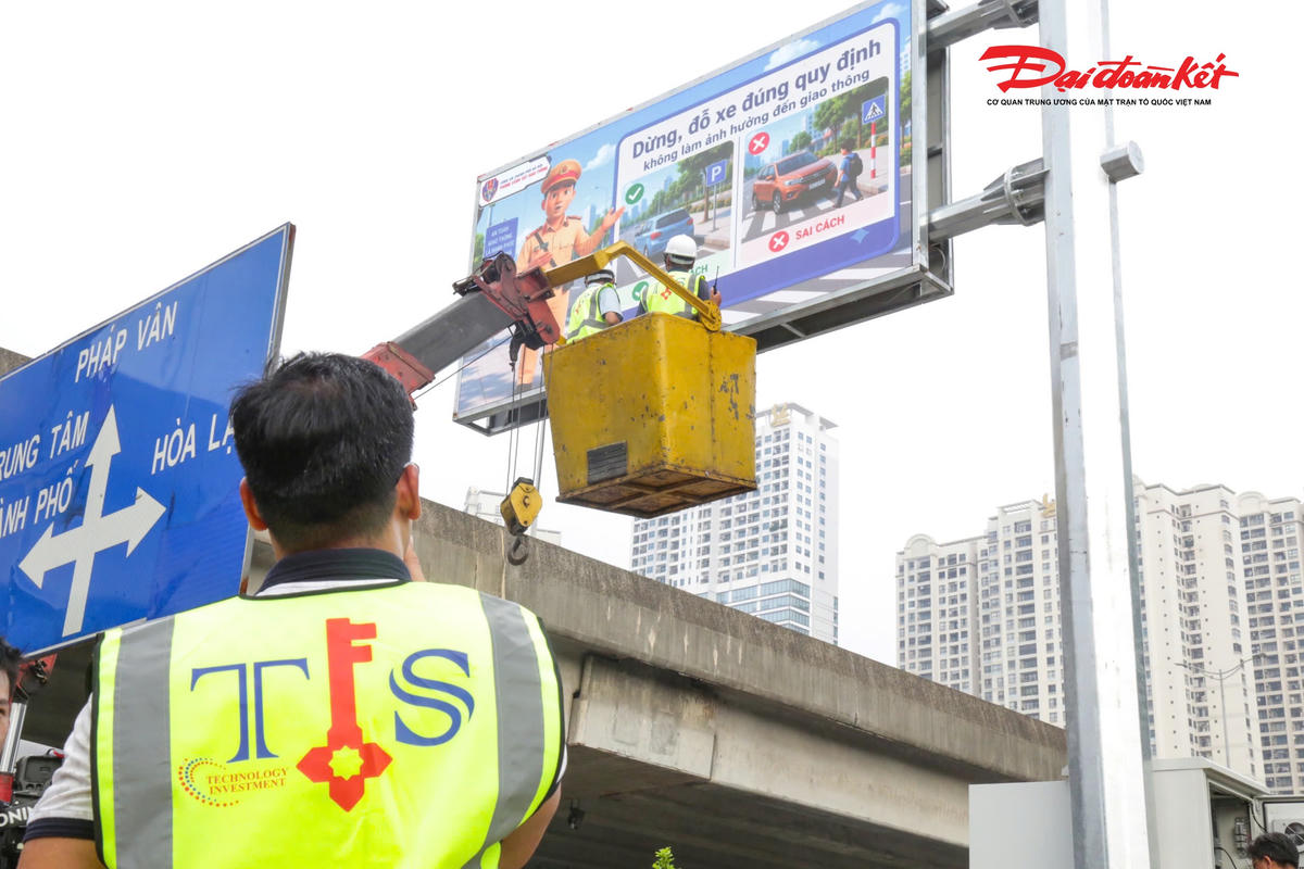 Theo kế hoạch, từ ngày 15/7, 36 màn hình LED sẽ được vận hành tại nhiều nút giao thông trọng điểm trên địa bàn thành phố nhằm cung cấp thông tin giao thông theo thời gian thực, hỗ trợ người dân chủ động điều chỉnh lộ trình, góp phần giảm ùn tắc và nâng cao hiệu quả điều hành giao thông.