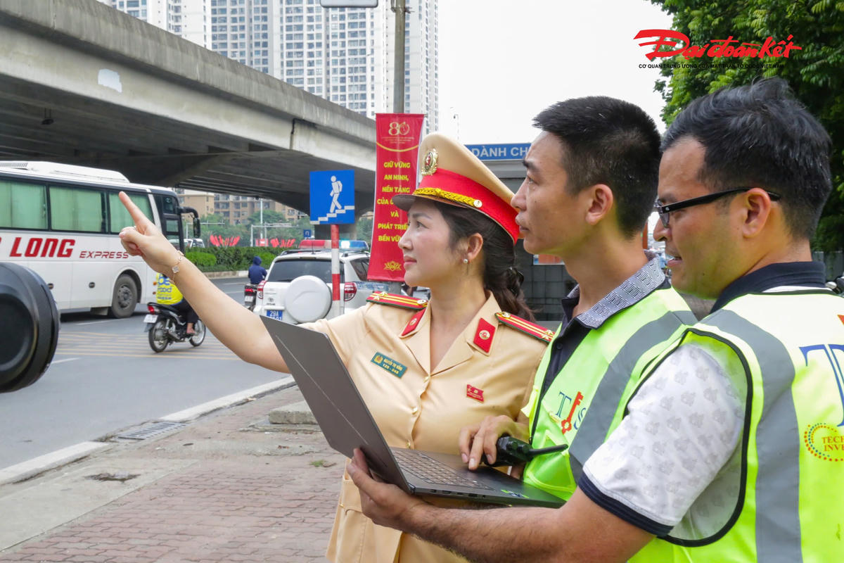 Các màn hình được lắp đặt tại nhiều vị trí có lưu lượng phương tiện lớn như nút giao Quốc lộ 3 - Quốc lộ 18, Võ Chí Công - Nguyễn Hoàng Tôn, Quốc lộ 2 - Võ Văn Kiệt, Quang Trung - Lê Trọng Tấn, Đàm Quang Trung - Cổ Linh, cầu vượt Mai Dịch cùng nhiều tuyến đường cửa ngõ và trục giao thông chính của Thủ đô.
