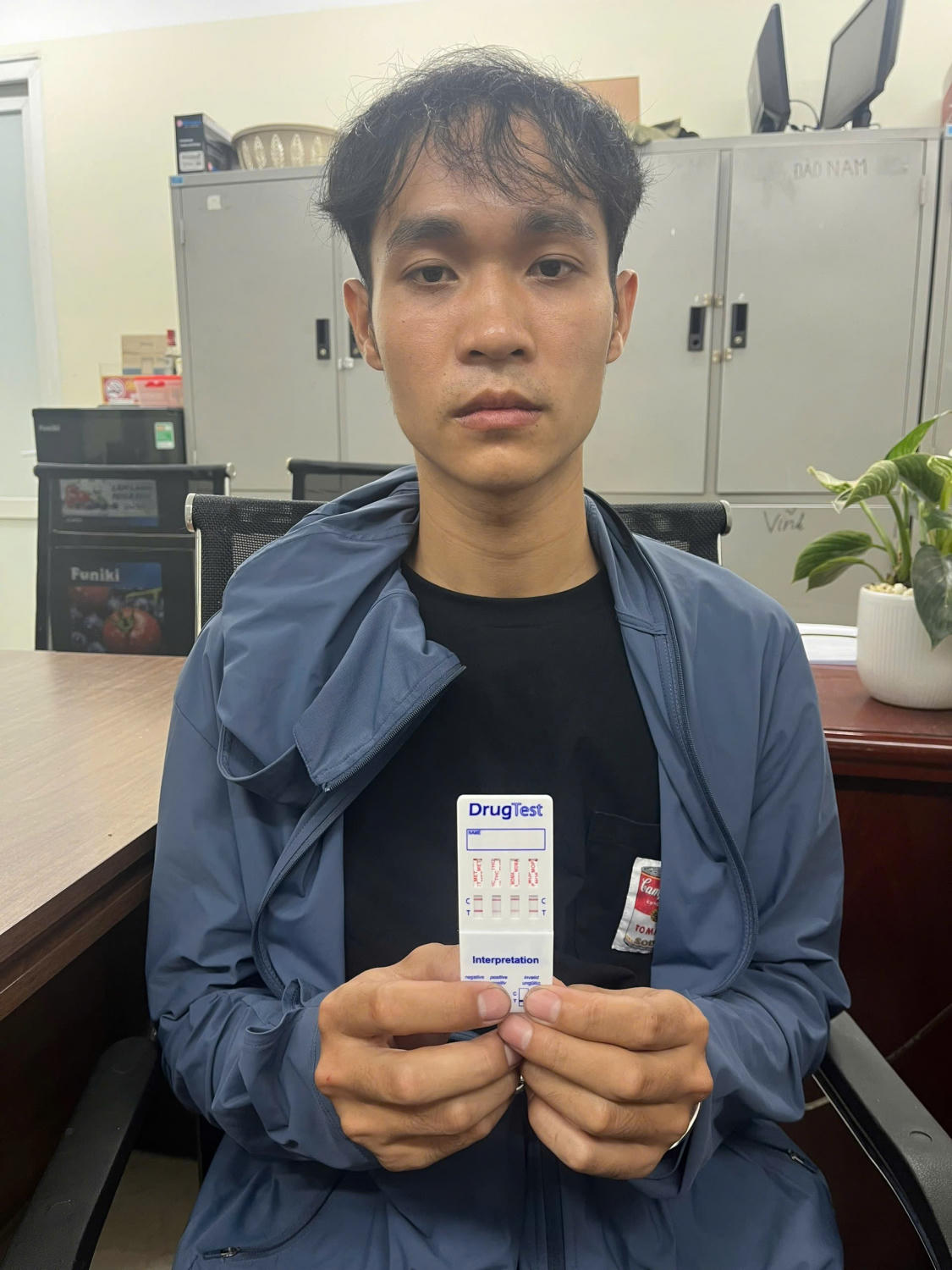 Đối tượng Nguyễn Văn Chiến tại Cơ quan điều tra. Ảnh: Công an tỉnh Quảng Ninh.