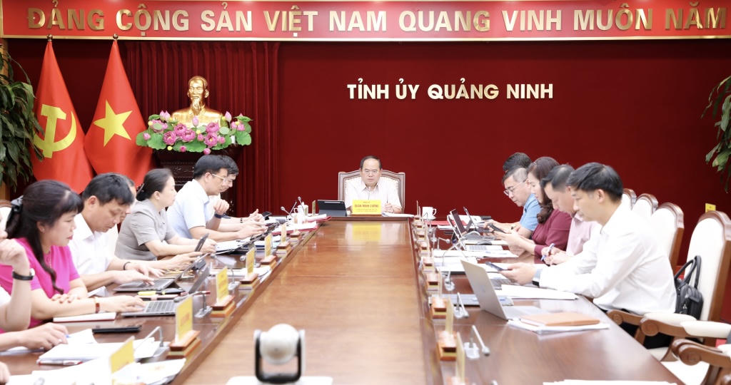 Hội nghị giao ban Thường trực Tỉnh ủy Quảng Ninh chiều ngày 13/7. Ảnh: QMG