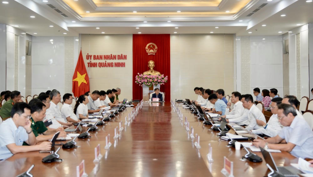 Chủ tịch UBND tỉnh Quảng Ninh Bùi Văn Khắng chủ trì hội nghị. Ảnh: QMG