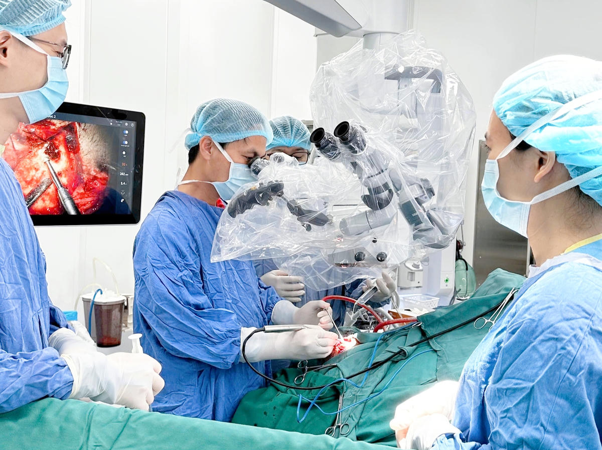 Đưa y tế chất lượng cao đến gần người dân