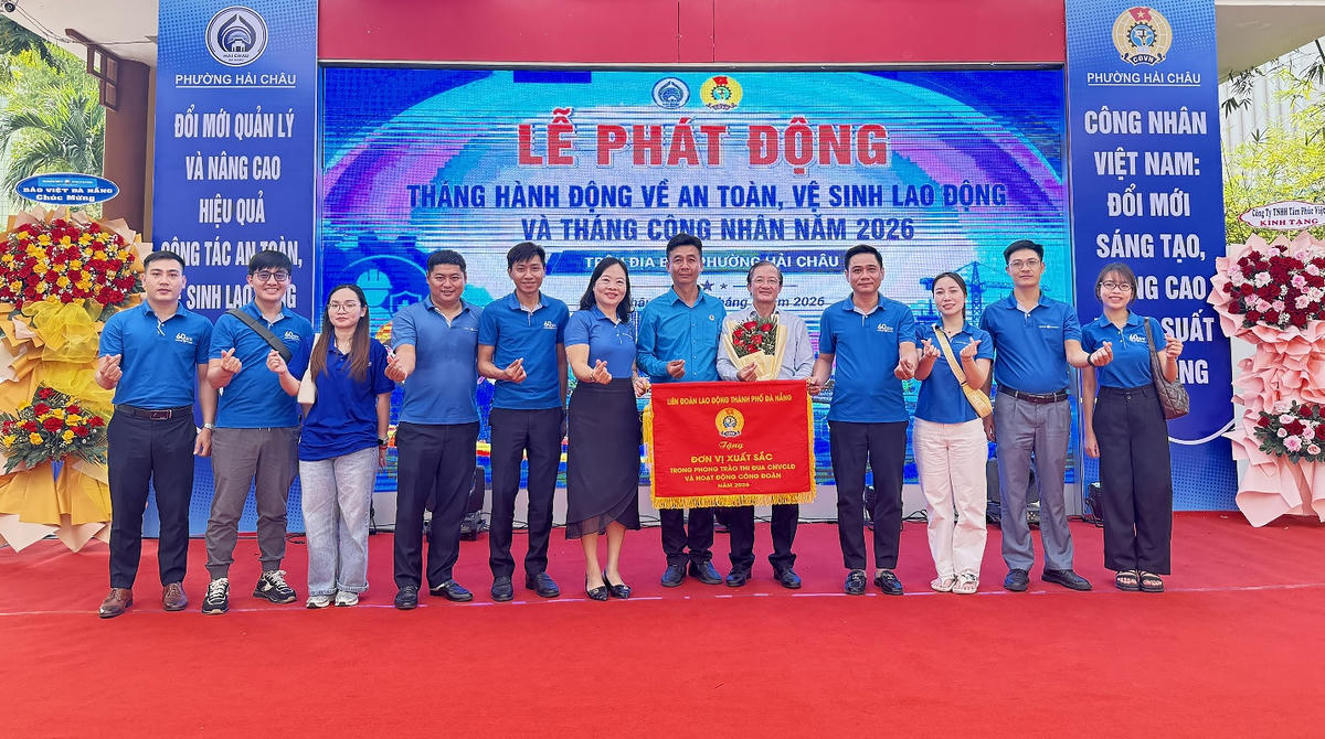 Liên đoàn Lao động TP Đà Nặng tặng cờ thi đua Đơn vị xuất sắc trong phong trào thi đua công nhân viên chức lao động và hoạt động công đoàn năm 2025.