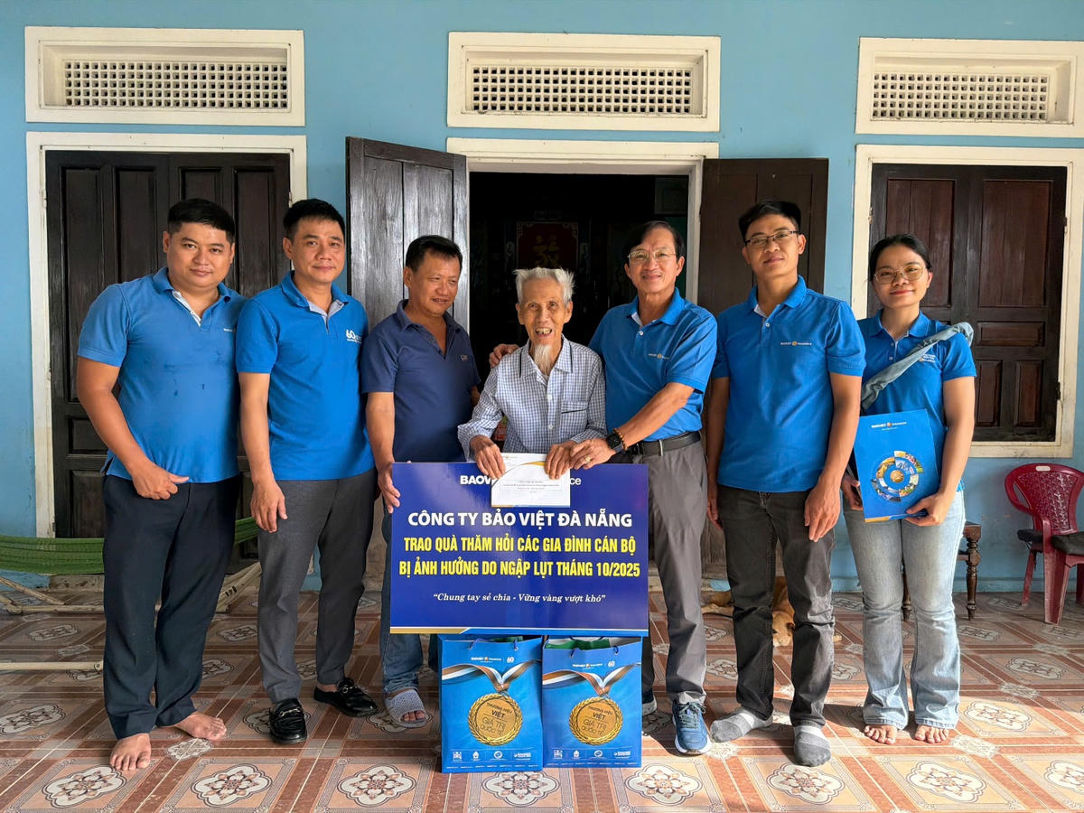 Lãnh đạo Bảo Việt Đà Nẵng thăm hỏi, hỗ trợ gia đình cán bộ bị ảnh hưởng thiên tai tháng 10/2025.