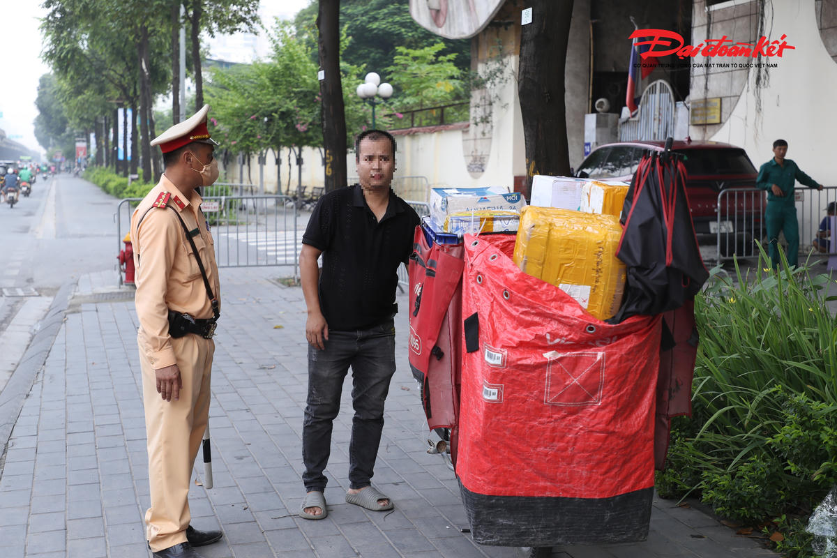 Thời gian tới Đội CSGT đường bộ số 7 sẽ tiếp tục duy trì các chuyên đề kiểm tra, đồng thời tăng cường các tổ công tác sử dụng mô tô tuần tra lưu động để kịp thời phát hiện, xử lý những trường hợp cố tình che, dán hoặc làm mờ biển số, góp phần nâng cao ý thức chấp hành pháp luật và bảo đảm hiệu quả công tác giám sát, xử lý vi phạm giao thông bằng hệ thống camera.