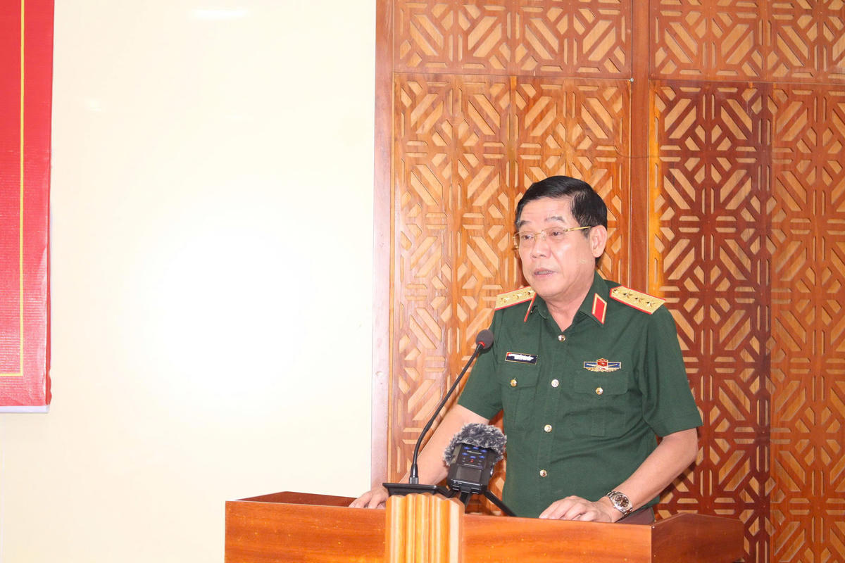Thượng tướng Nguyễn Văn Gấu, Thứ trưởng Bộ Quốc phòng, Phó trưởng Ban Chỉ đạo quốc gia phát biểu tại buổi làm việc. Ảnh: CĐ.