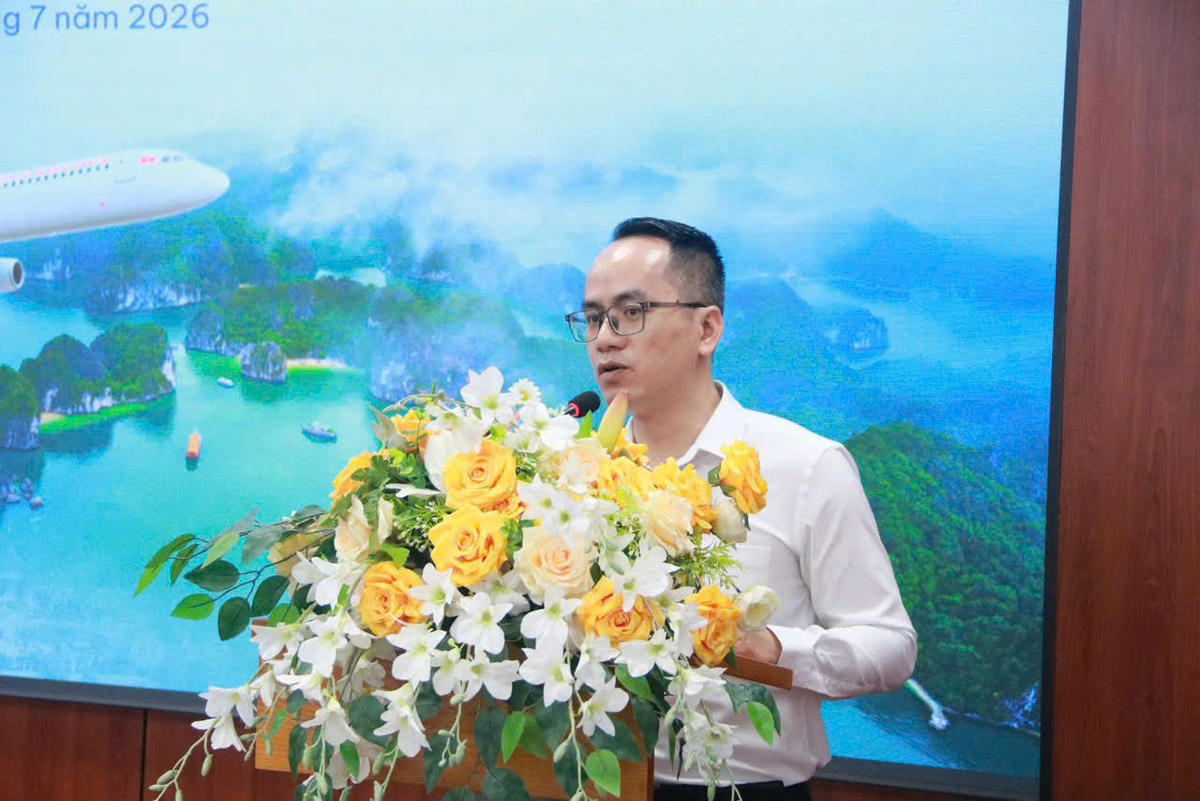Ông Lã Vĩnh Nam, đại diện Ban Kinh doanh Sun PhuQuoc Airways giới thiệu về 2 đường bay mới. Ảnh: VD. 