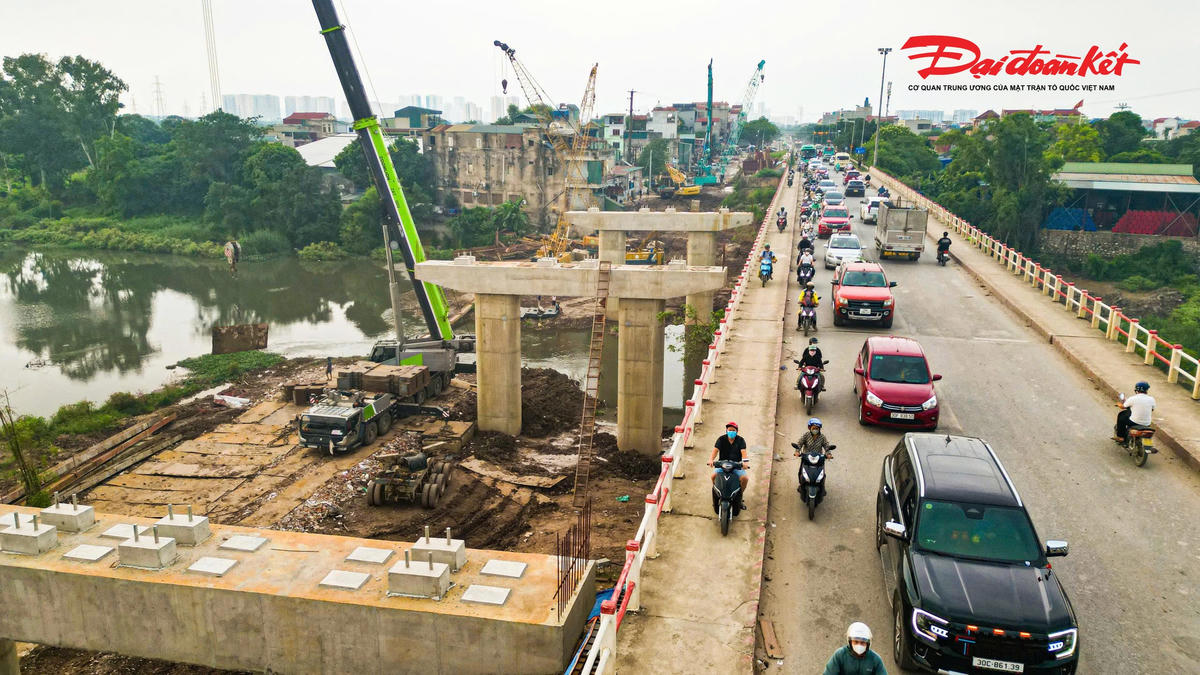 Cầu Mai Lĩnh mới trên Quốc lộ 6 đang dần thành hình 