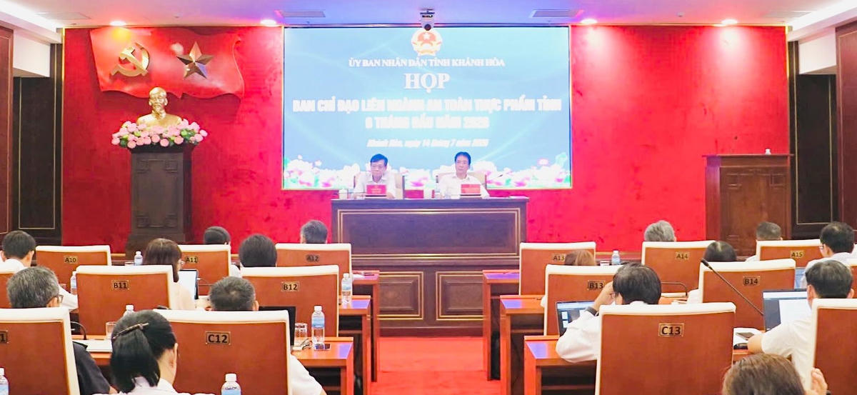 Quang cảnh cuộc họp.