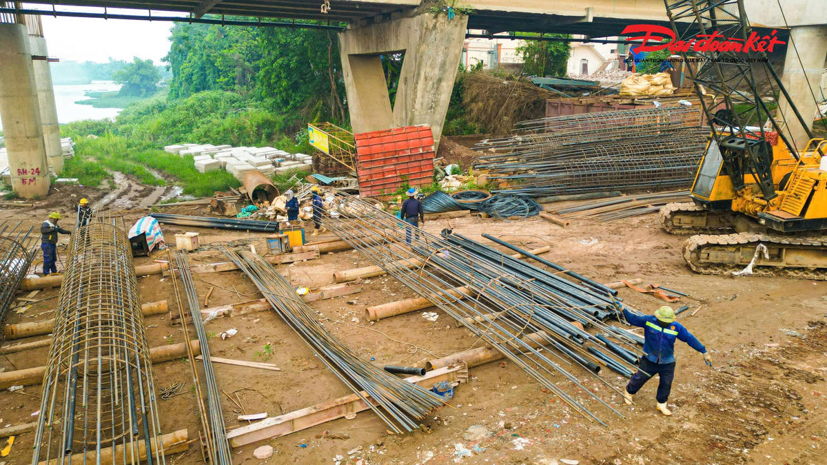 Cầu Mai Lĩnh mới trên Quốc lộ 6 đang dần thành hình 