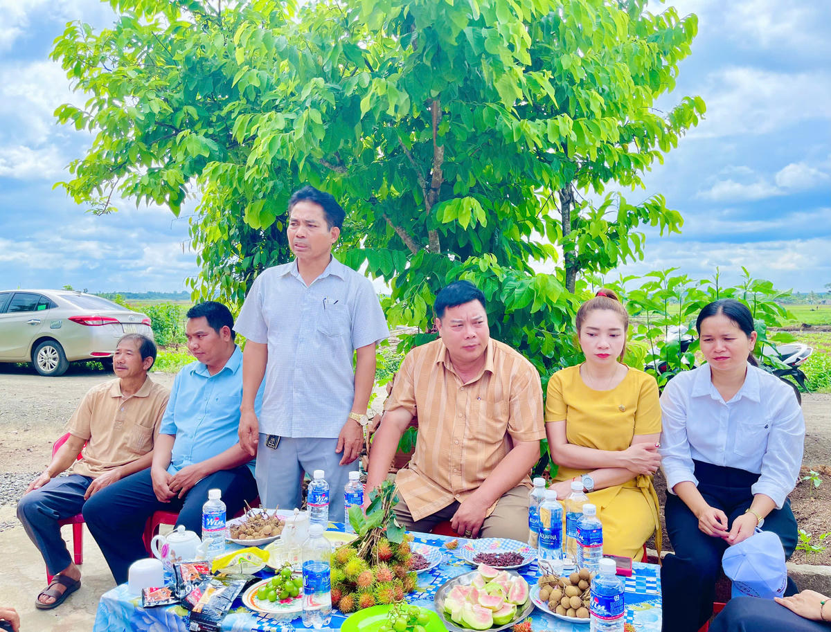 Ông Y Sen Kbuôr, Chủ tịch Ủy ban MTTQ Việt Nam xã Ea Nuôl cho biết trong thời gian tới Mặt trận xã sẽ tiếp tục huy động doanh nghiệp, tổ chức, nhà hảo tâm và cộng chung tay xây dựng thêm nhiều căn nhà Đại đoàn kết cho hộ nghèo. Ảnh: TN.