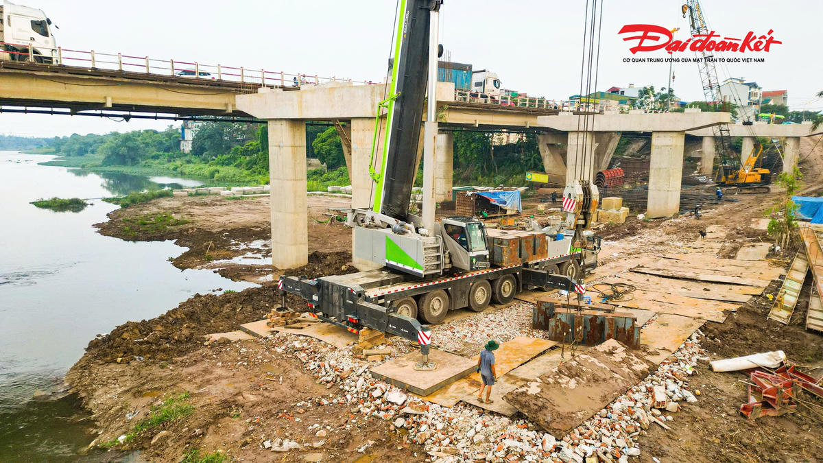 Cầu Mai Lĩnh mới trên Quốc lộ 6 đang dần thành hình 
