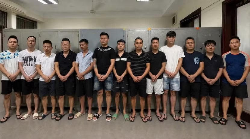 Nhóm đối tượng trong đường dây cá độ bóng đá vừa được Công an tỉnh Bắc Ninh triệt phá.