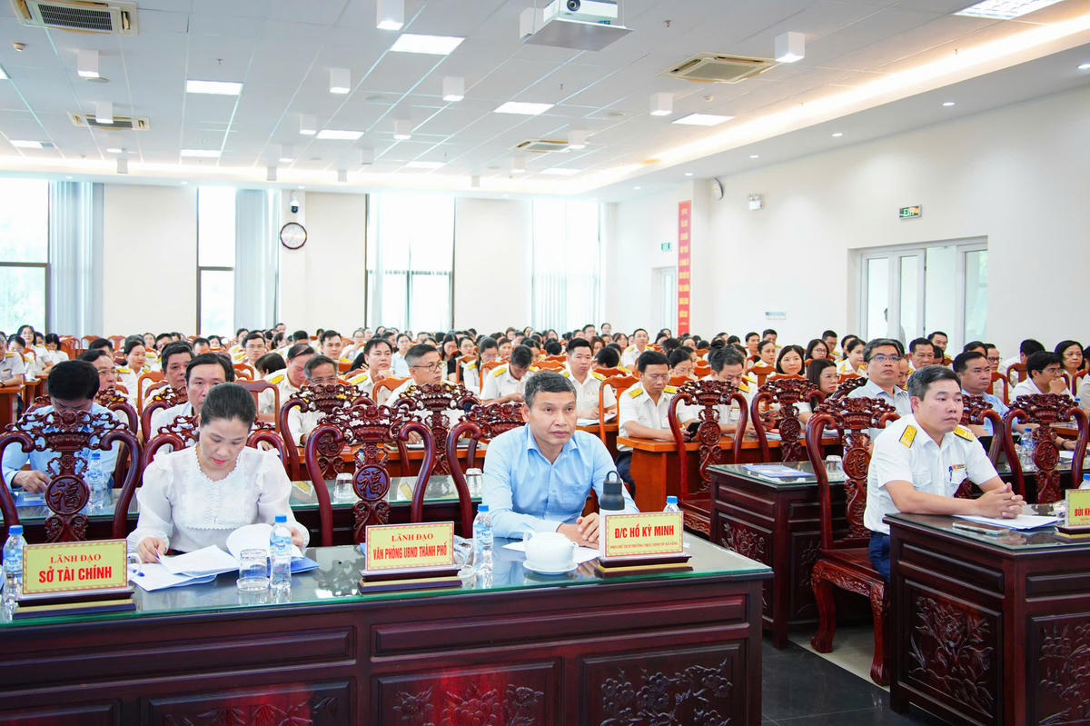 Hội nghị sơ kết công tác thuế 6 tháng đầu năm và triển khai nhiệm vụ công tác thuế 6 tháng cuối năm. Ảnh: Nguyễn Tú.