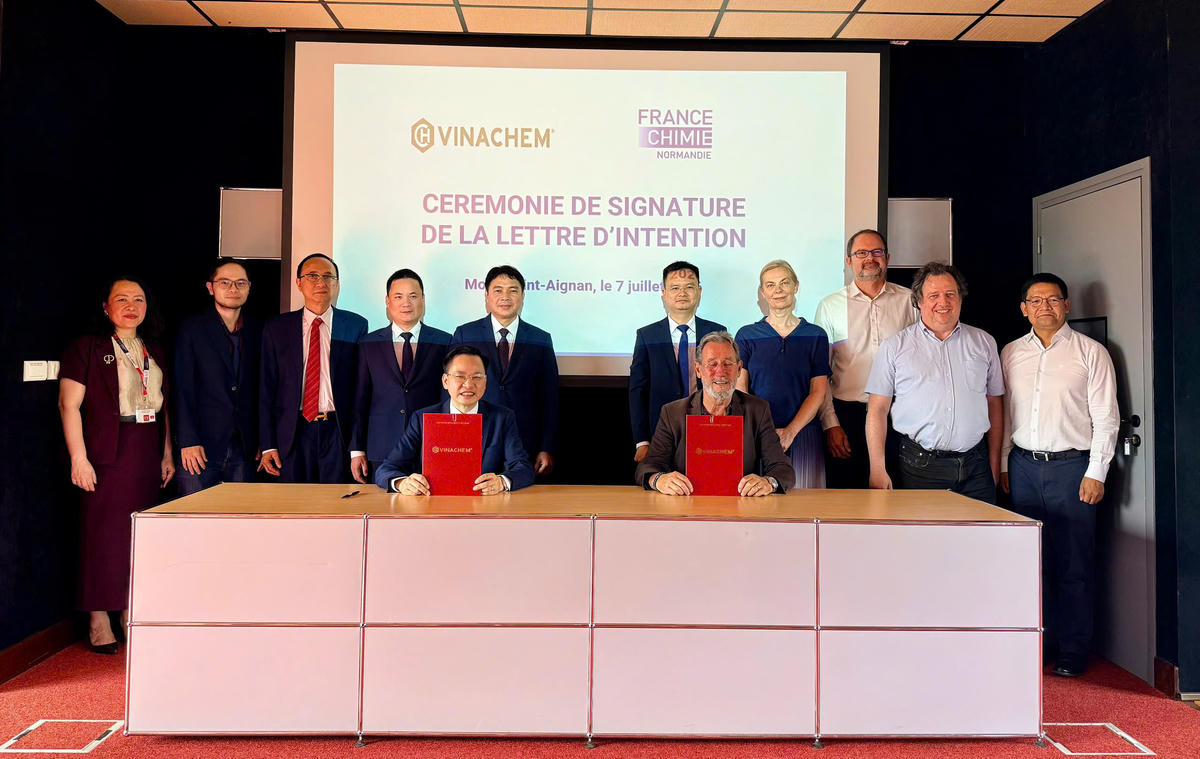 Đoàn Tập đoàn Hóa chất Việt Nam (Vinachem) làm việc với Hiệp hội Hóa chất vùng Normandie và ký kết Biên bản ghi nhớ hợp tác với France Chimie Normandie