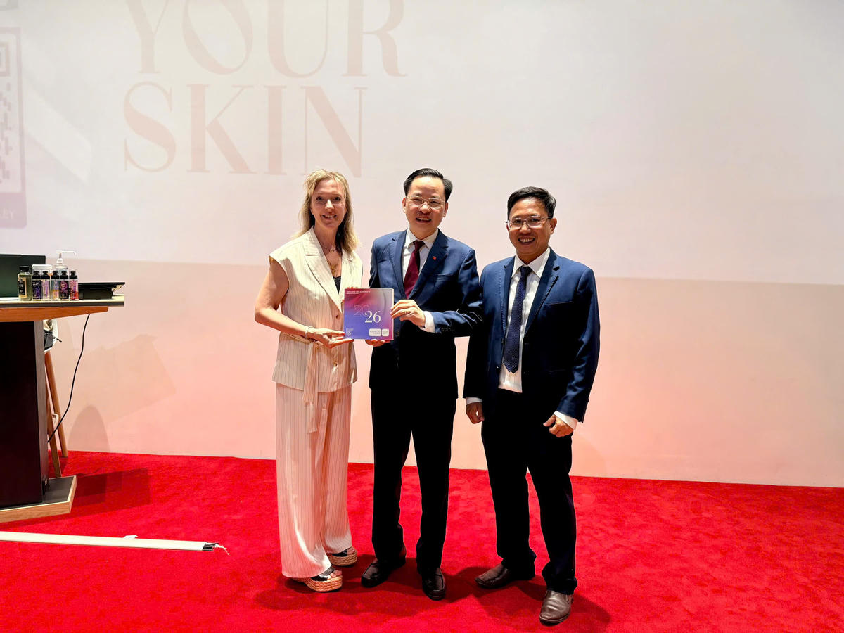 Đoàn Tập đoàn Hoá chất Việt Nam làm việc với Hiệp hội Hoá Mỹ phẩm Cosmetic Valley.