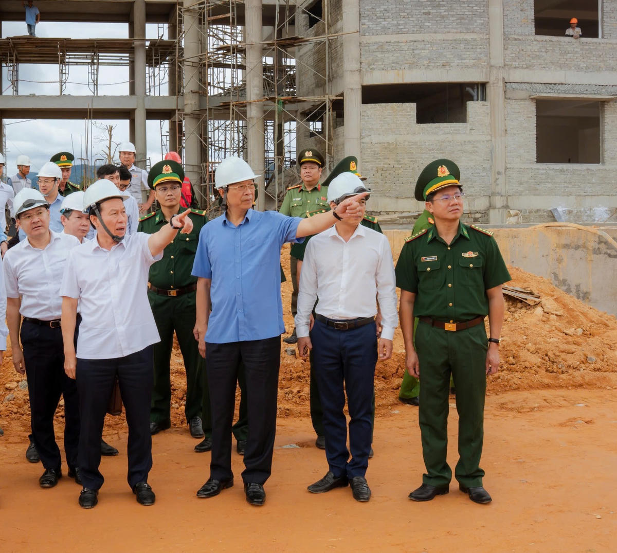 Phó Thủ tướng Lê Tiến Châu kiểm tra tiến độ dự án tại các Trường phổ thông liên cấp tại các xã biên giới thành phố Huế. Ảnh: N.M.