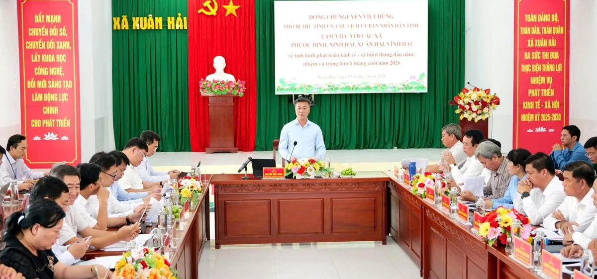 Quang cảnh buổi làm việc.