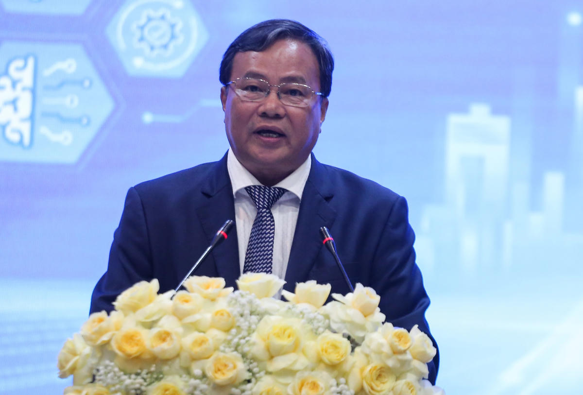 Ông Lê Văn Hẳn, Chủ tịch UBND tỉnh Tây Ninh phát biểu tại diễn đàn. Ảnh: A.H.