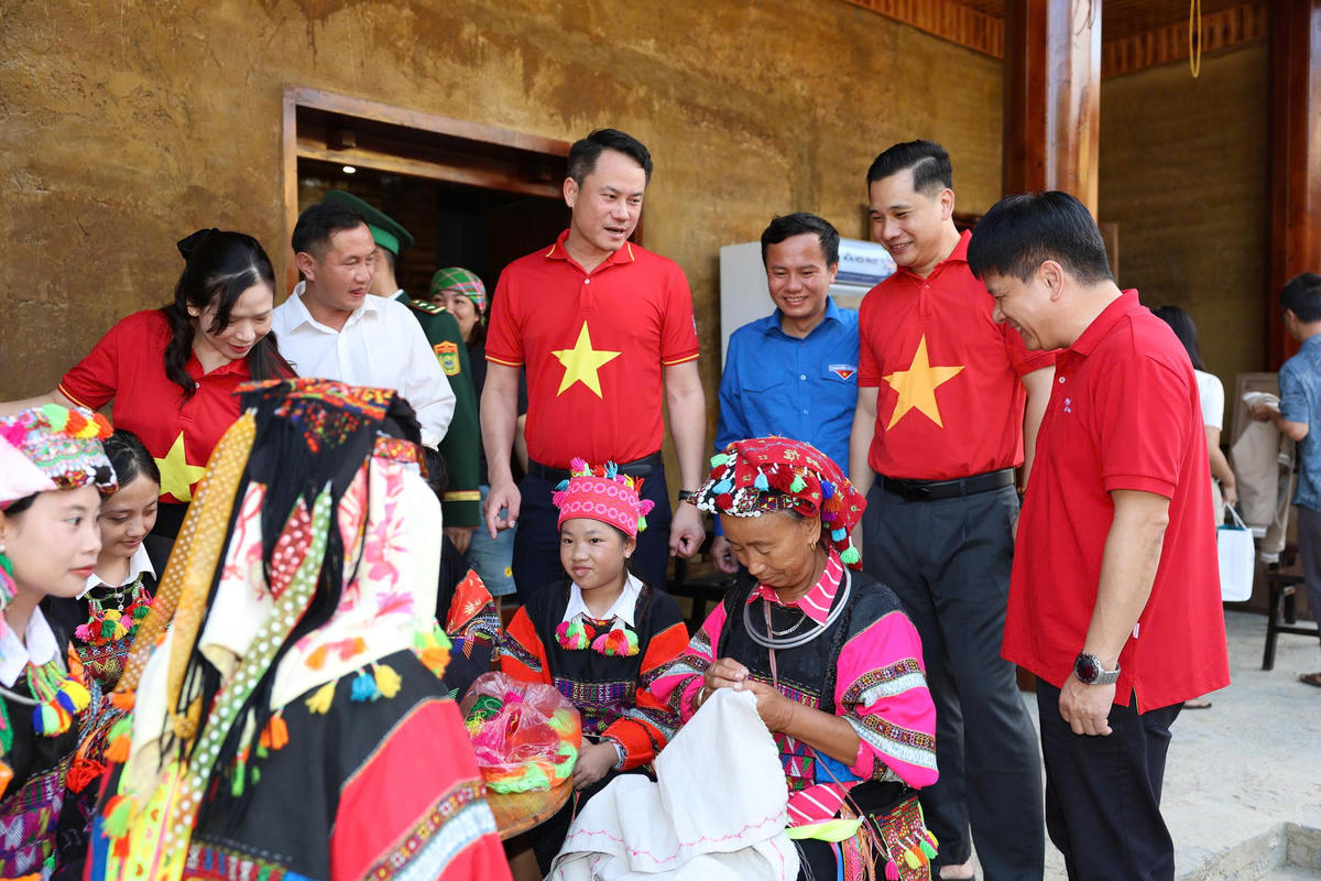 Vietjet tiếp lửa hành trình “Tôi yêu Tổ quốc tôi”