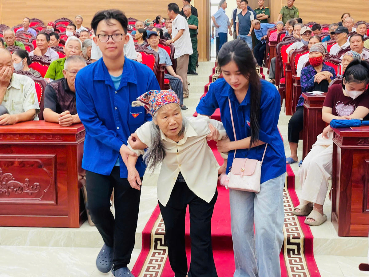 Tuổi trẻ Hải Phòng xung kích hỗ trợ thu nhận mẫu sinh phẩm ADN thân nhân liệt sĩ