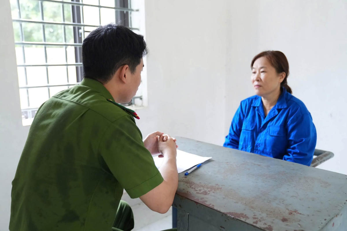 Đối tượng Đặng Thị Nga tại Cơ quan điều tra. Ảnh: Công an tỉnh Lào Cai.