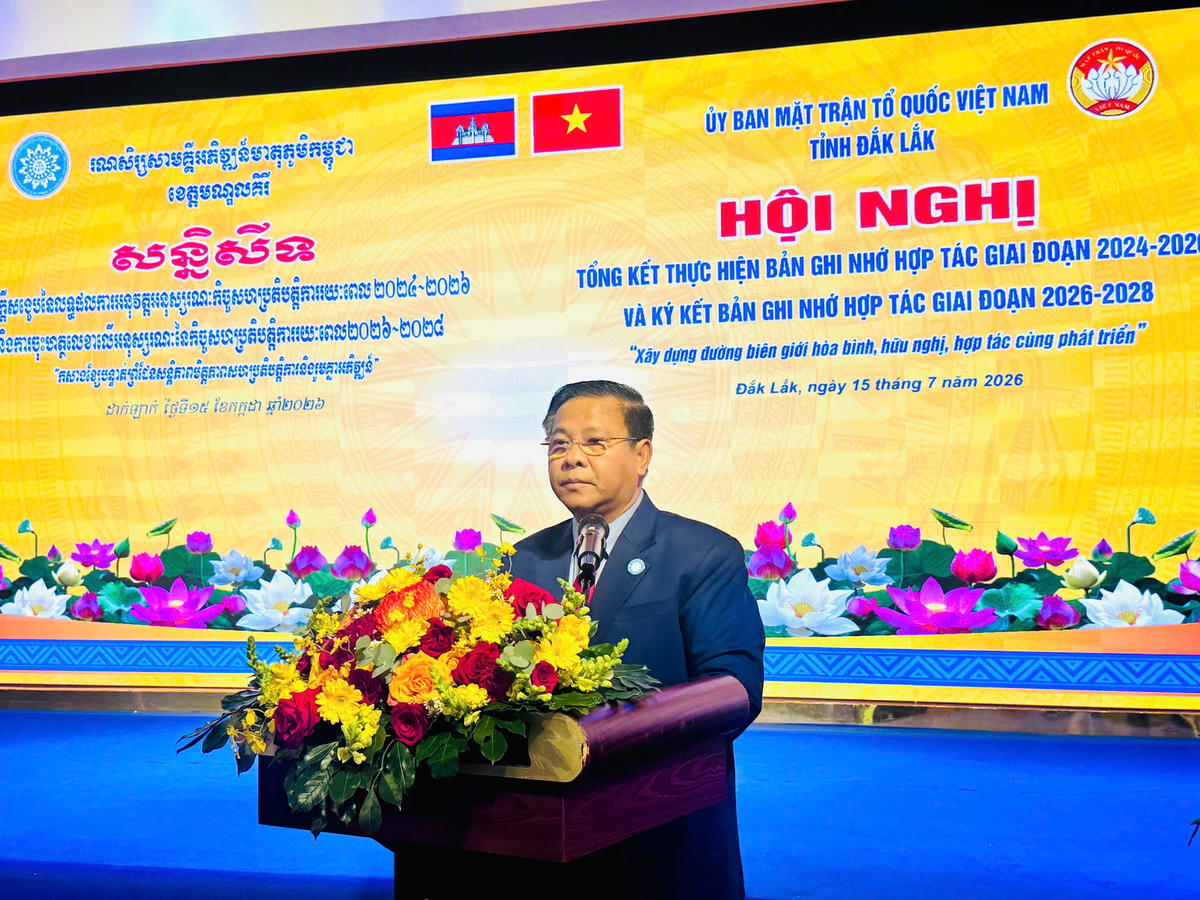 Ngài Kong Kimny, Ủy viên Ban Chấp hành Trung ương Đảng Nhân dân Campuchia, Chủ tịch Đảng Nhân dân Campuchia tỉnh, Chủ tịch Mặt trận Đoàn kết Phát triển Tổ quốc Campuchia tỉnh phát biểu. Ảnh: Thanh Nga.