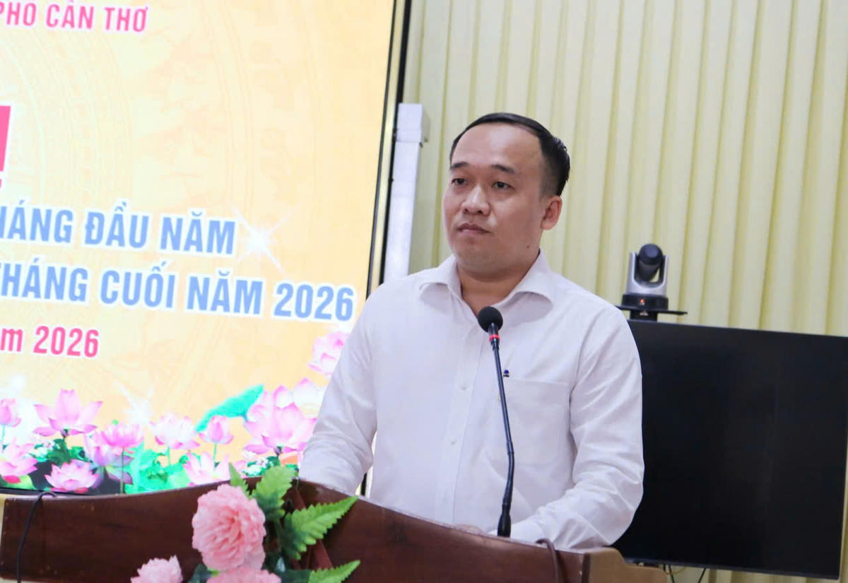 Ông Trần Văn Phường, Chủ tịch Uỷ ban MTTQ Việt Nam xã Thạnh Hoà báo cáo tóm tắt kết quả công tác trong 6 tháng đầu năm 2026. Ảnh: Tuệ Yên