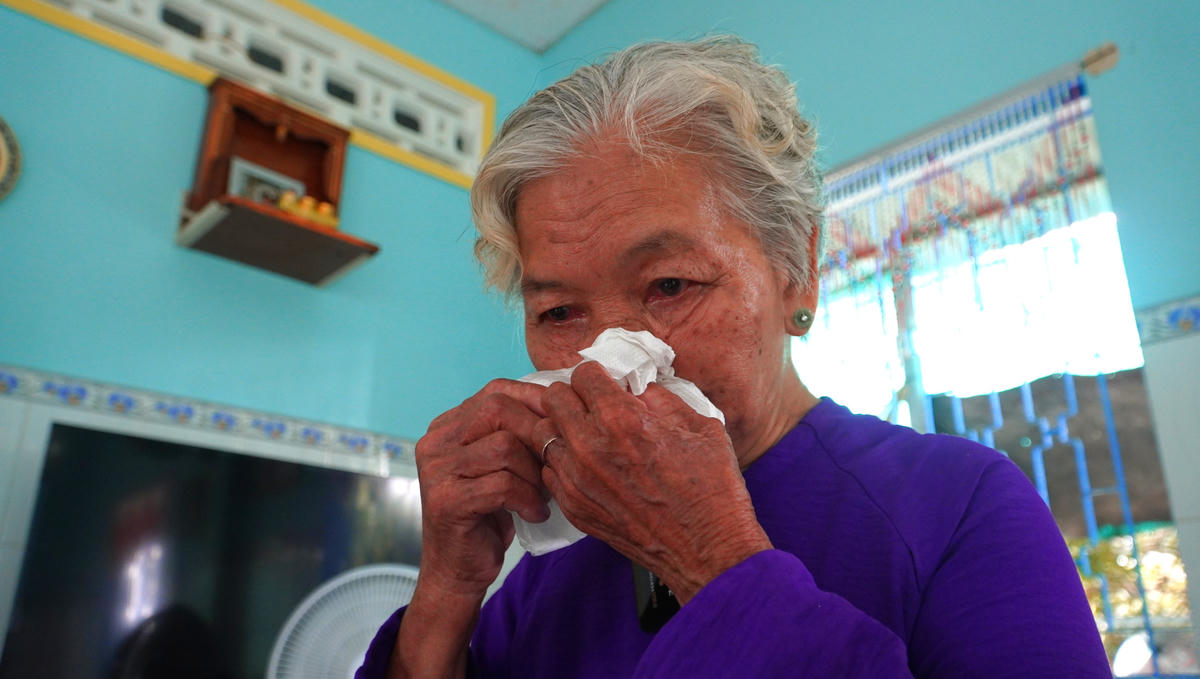 Bà Nguyễn Thị Lệ năm nay đã 79 tuổi, người yêu của liệt sĩ Huỳnh Văn Quên nghẹn ngào nhắc đến kỷ niệm còn như in sau 58 năm.