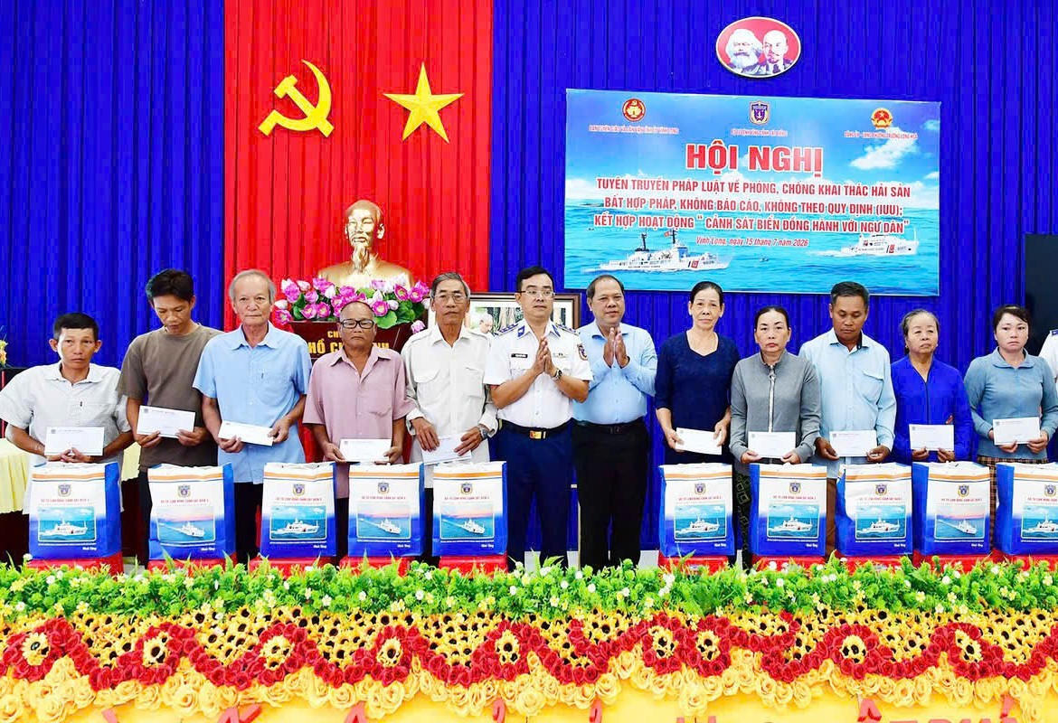 Cảnh sát biển vận động ngư dân không xâm phạm vùng biển nước ngoài