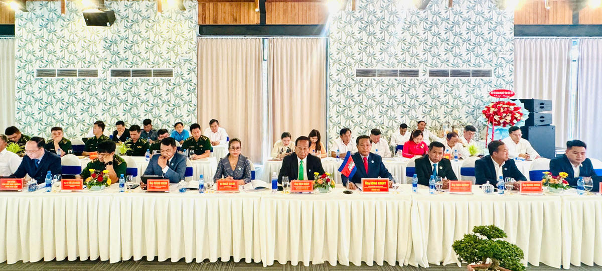 Đoàn đại biểu tỉnh Mondulkiri (Vương quốc Campuchia) dự hội nghị. Ảnh: Thanh Nga.