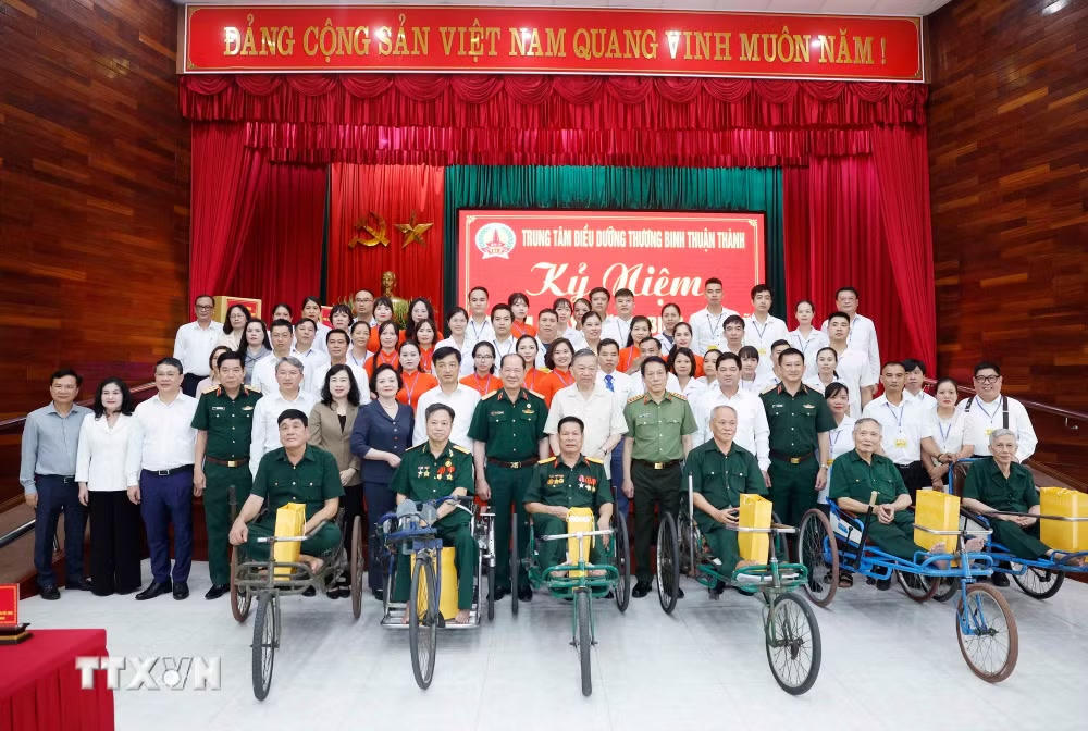 ttxvn-tong-bi-thu-chu-tich-nuoc-tham-trung-tam-dieu-duong-thuong-binh-thuan-thanh-2.jpg