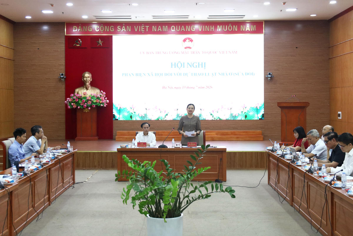 Phó Chủ tịch - Tổng Thư ký Hà Thị Nga phát biểu tại Hội nghị.
