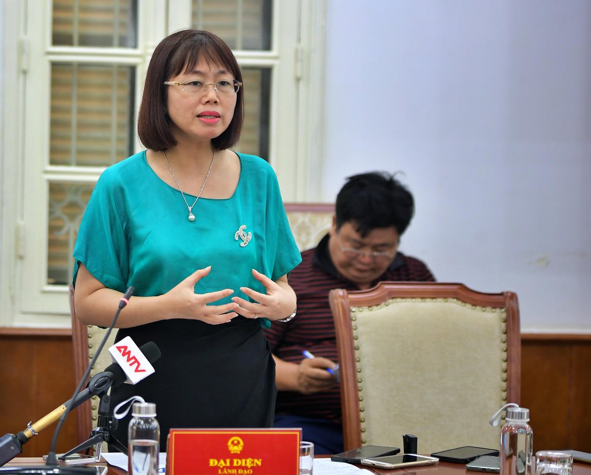 Bà Nguyễn Thị Hoa Mai, Phó Cục trưởng Cục Du lịch Quốc gia Việt Nam phát biểu tại họp báo.