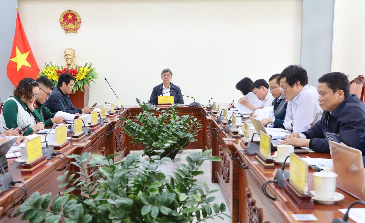 Quang cảnh cuộc họp.