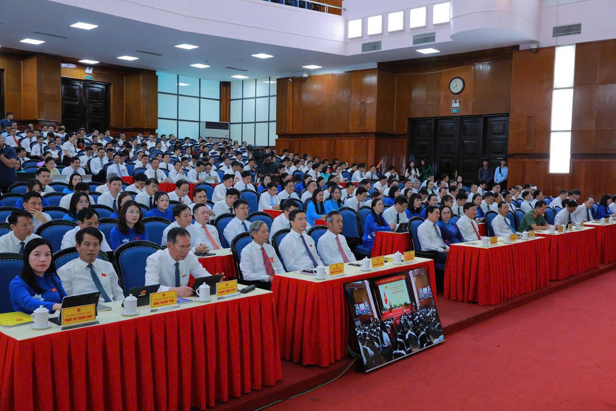 Bí thư Tỉnh ủy Thanh Hóa Lê Đức Thái cùng các đại biểu dự kỳ họp. Ảnh: Phong Sắc