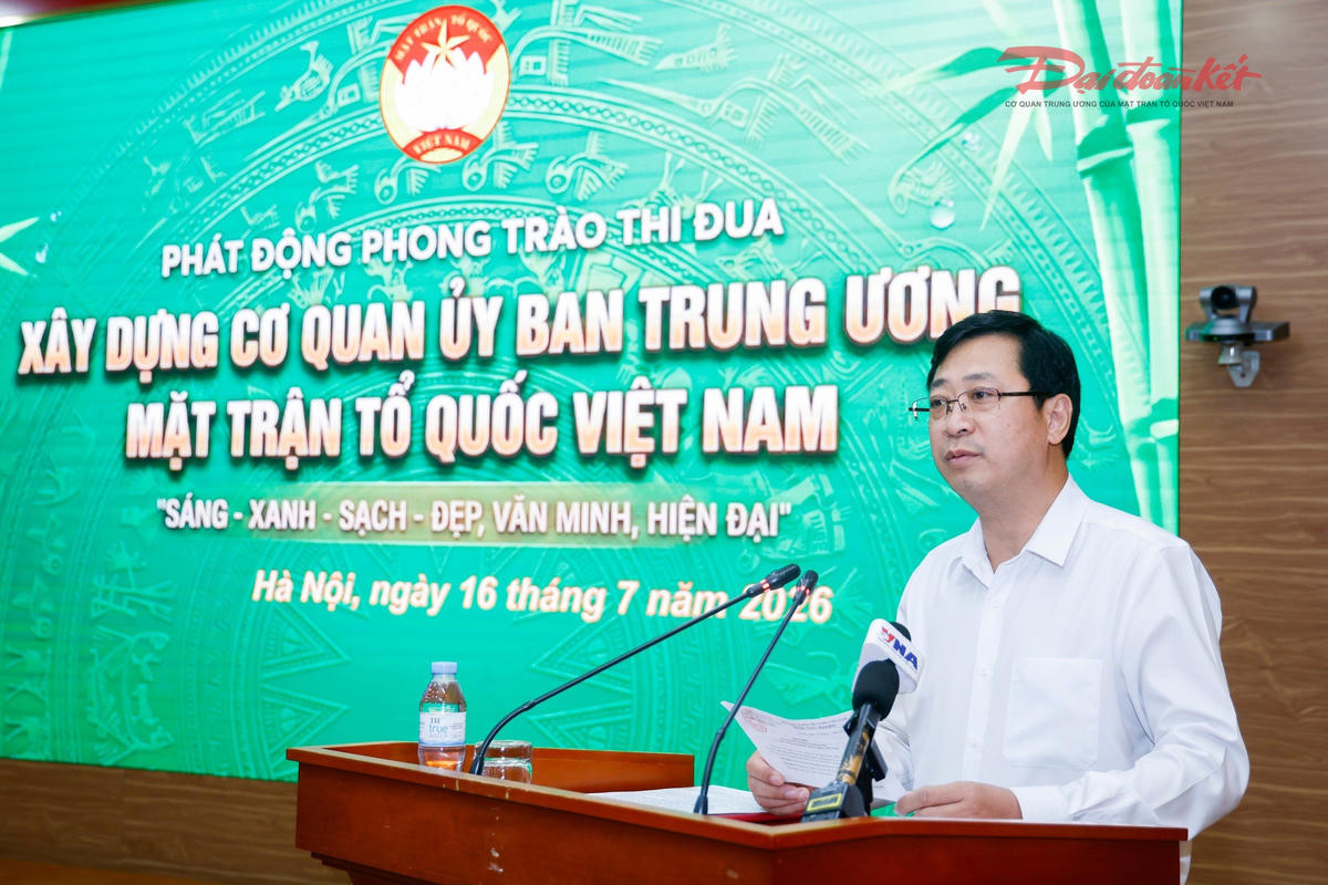 Phó Chủ tịch Cao Xuân Thạo phát động phong trào thi đua Xây dựng Cơ quan UBTƯ MTTQ Việt Nam "Sáng - xanh - sạch - đẹp, văn minh, hiện đại". Ảnh: Quang Vinh.